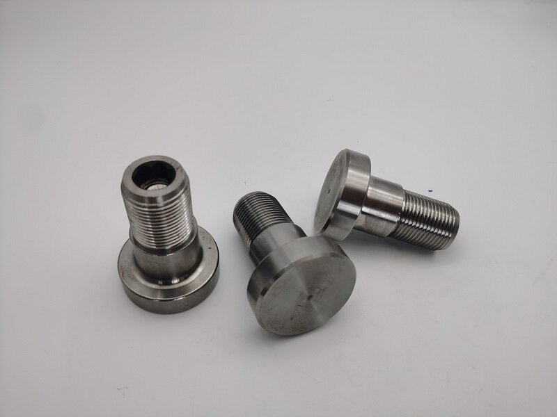 Hoe verbetert de smeedbewerking de sterkte en precisie van industriële componenten?